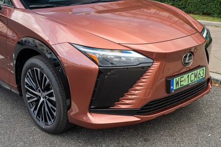 TRZY KWARTAŁY SPRZEDAŻOWYCH REKORDÓW LEXUSA. LBX BESTSELLEREM W EUROPIE
