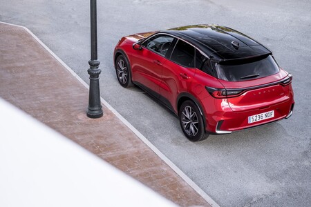 LEXUS MARKĄ PREMIUM NR 1 WŚRÓD OSÓB PRYWATNYCH. LBX, NX I ES ZE WZROSTEM