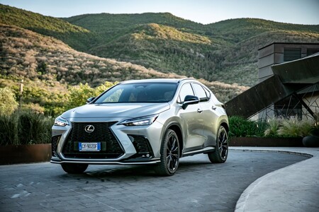 LEXUS MARKĄ PREMIUM NR 1 WŚRÓD OSÓB PRYWATNYCH. LBX, NX I ES ZE WZROSTEM
