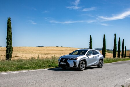 LEXUS MARKĄ PREMIUM NR 1 WŚRÓD OSÓB PRYWATNYCH. LBX, NX I ES ZE WZROSTEM