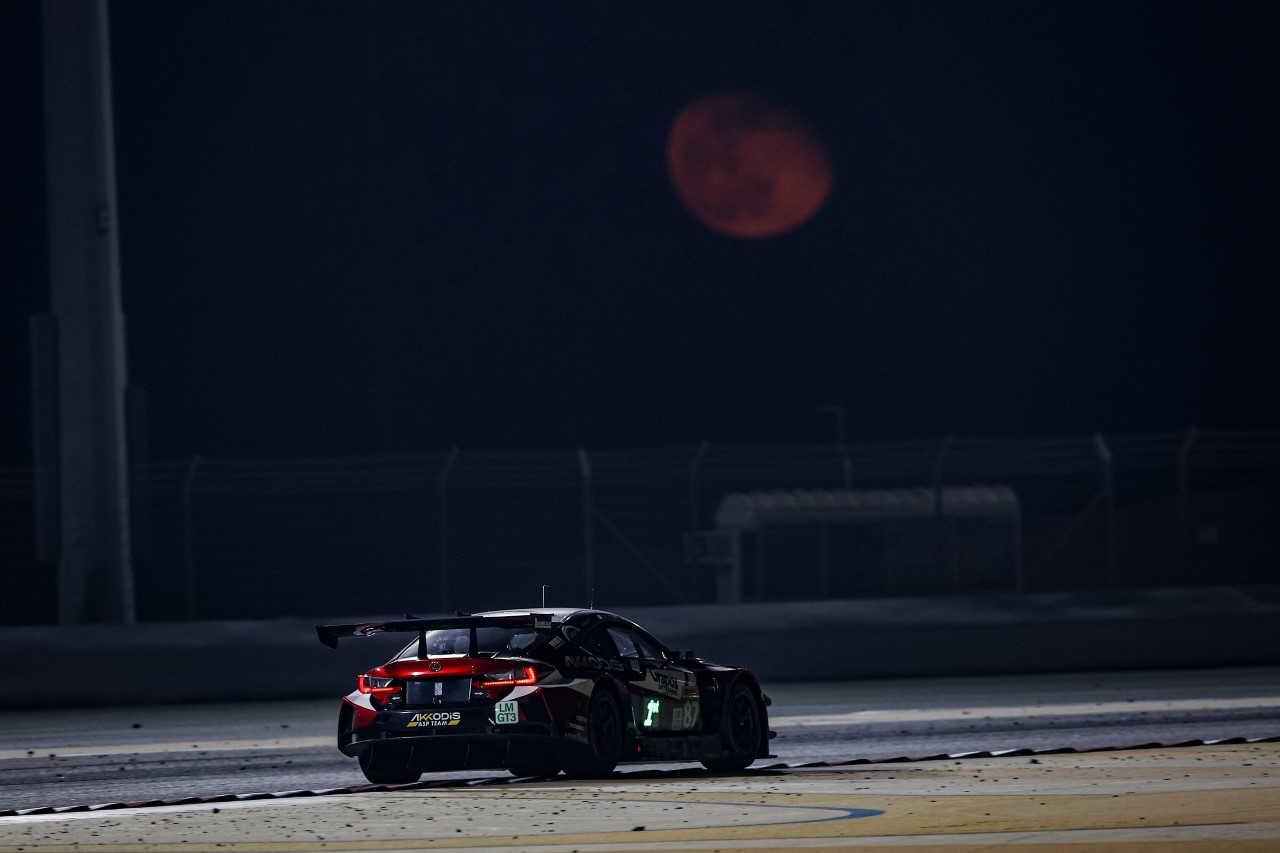 ZWYCIĘSTWO LEXUSA RC F GT3 W BAHRAJNIE I PODIUM NA KONIEC SEZONU MISTRZOSTW ŚWIATA