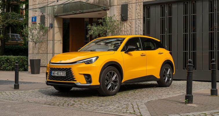 LEXUS LBX W WYPRZEDAŻY ROCZNIKA 2025. RABAT NAWET DO 29 900 ZŁ I SZYBKI TERMIN ODBIORU AUTA