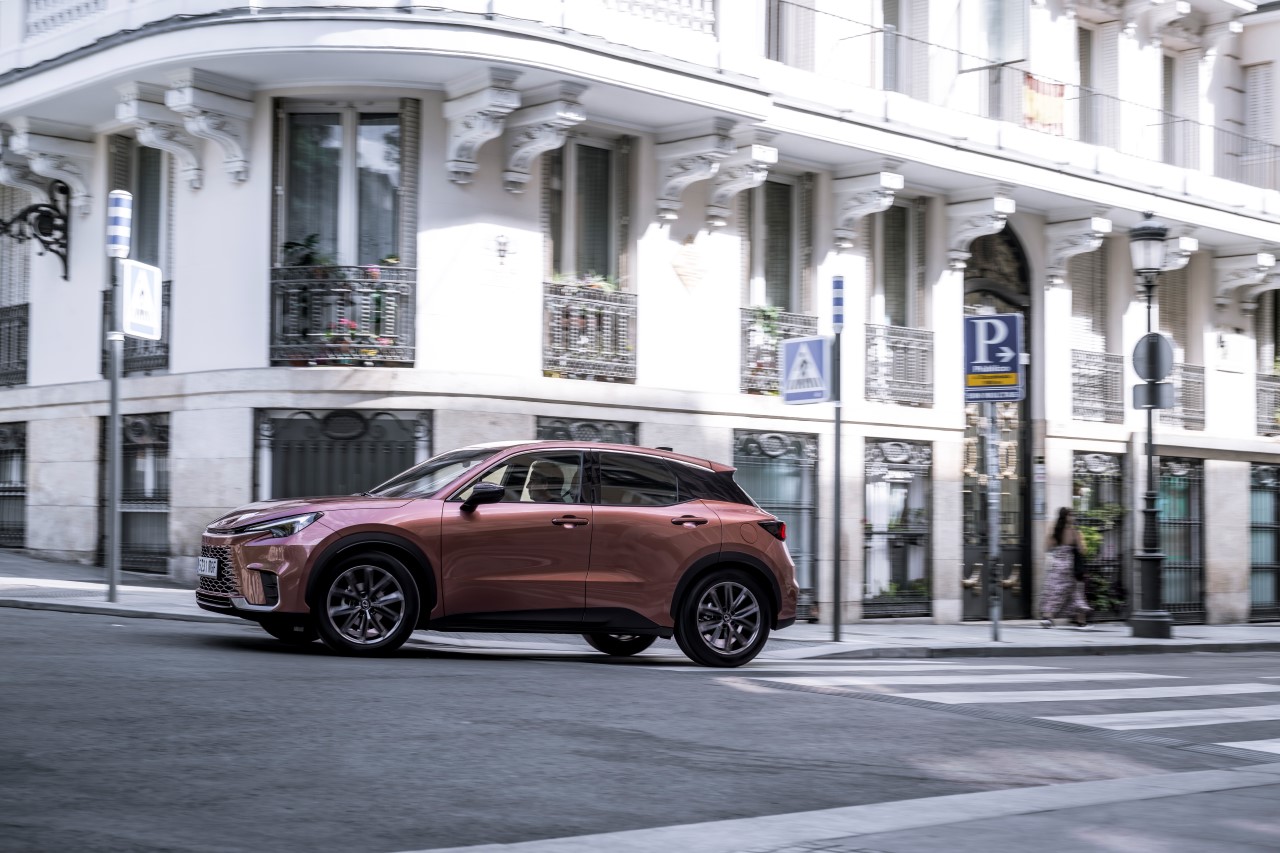 LEXUS LBX W WYPRZEDAŻY ROCZNIKA 2025. RABAT NAWET DO 29 900 ZŁ I SZYBKI TERMIN ODBIORU AUTA