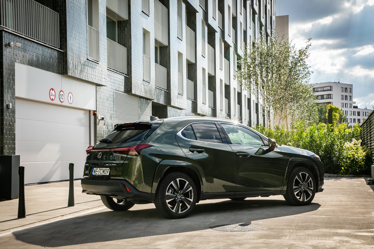 LEXUS UX W WYPRZEDAŻY ROCZNIKA. NAJWIĘKSZA KORZYŚĆ DLA NAJPOPULARNIEJSZYCH WERSJI
