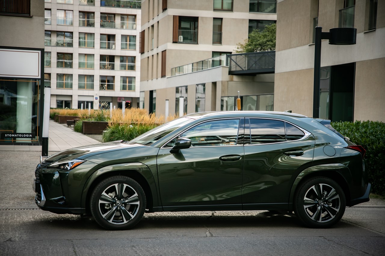 LEXUS UX W WYPRZEDAŻY ROCZNIKA. NAJWIĘKSZA KORZYŚĆ DLA NAJPOPULARNIEJSZYCH WERSJI