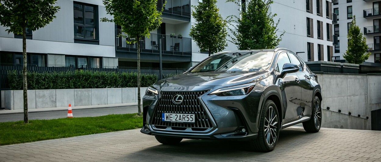 NX NAJPOPULARNIEJSZYM LEXUSEM NA POLSKIM RYNKU. LBX BEZKONKURENCYJNY W SWOIM SEGMENCIE