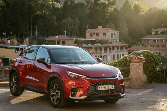 PIĘĆ TYSIĘCY LEXUSÓW LBX SPRZEDANYCH W POLSCE. TE WERSJE ZAMAWIANO NAJCZĘŚCIEJ