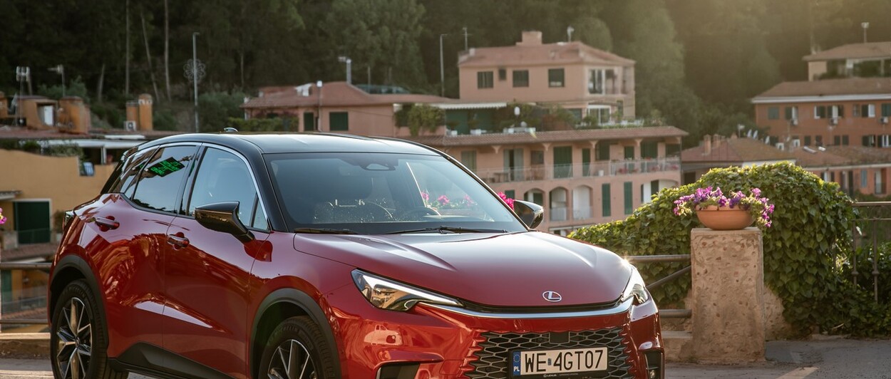 PIĘĆ TYSIĘCY LEXUSÓW LBX SPRZEDANYCH W POLSCE. TE WERSJE ZAMAWIANO NAJCZĘŚCIEJ