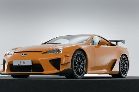 15 LAT TEMU PIERWSZY LEXUS LFA OPUŚCIŁ FABRYKĘ MOTOMACHI. LEGENDA MOTORYZACJI Z SILNIKIEM V10
