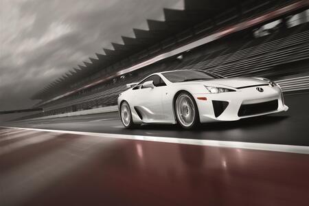 15 LAT TEMU PIERWSZY LEXUS LFA OPUŚCIŁ FABRYKĘ MOTOMACHI. LEGENDA MOTORYZACJI Z SILNIKIEM V10