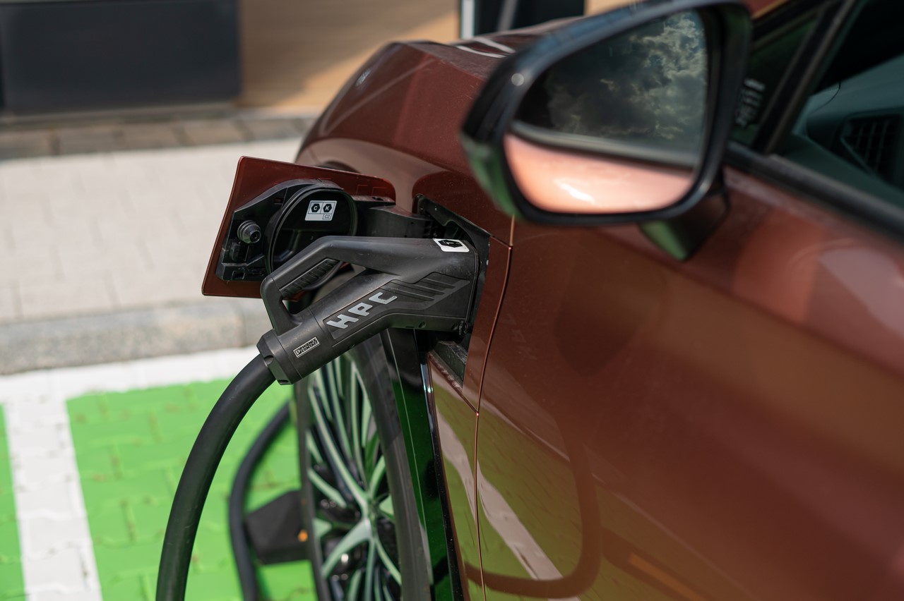 W 2025 ROKU PODWOJONO LICZBĘ PUNKTÓW ŁADOWANIA W LEXUS CHARGING NETWORK W POLSCE