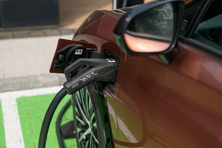 W 2025 ROKU PODWOJONO LICZBĘ PUNKTÓW ŁADOWANIA W LEXUS CHARGING NETWORK W POLSCE