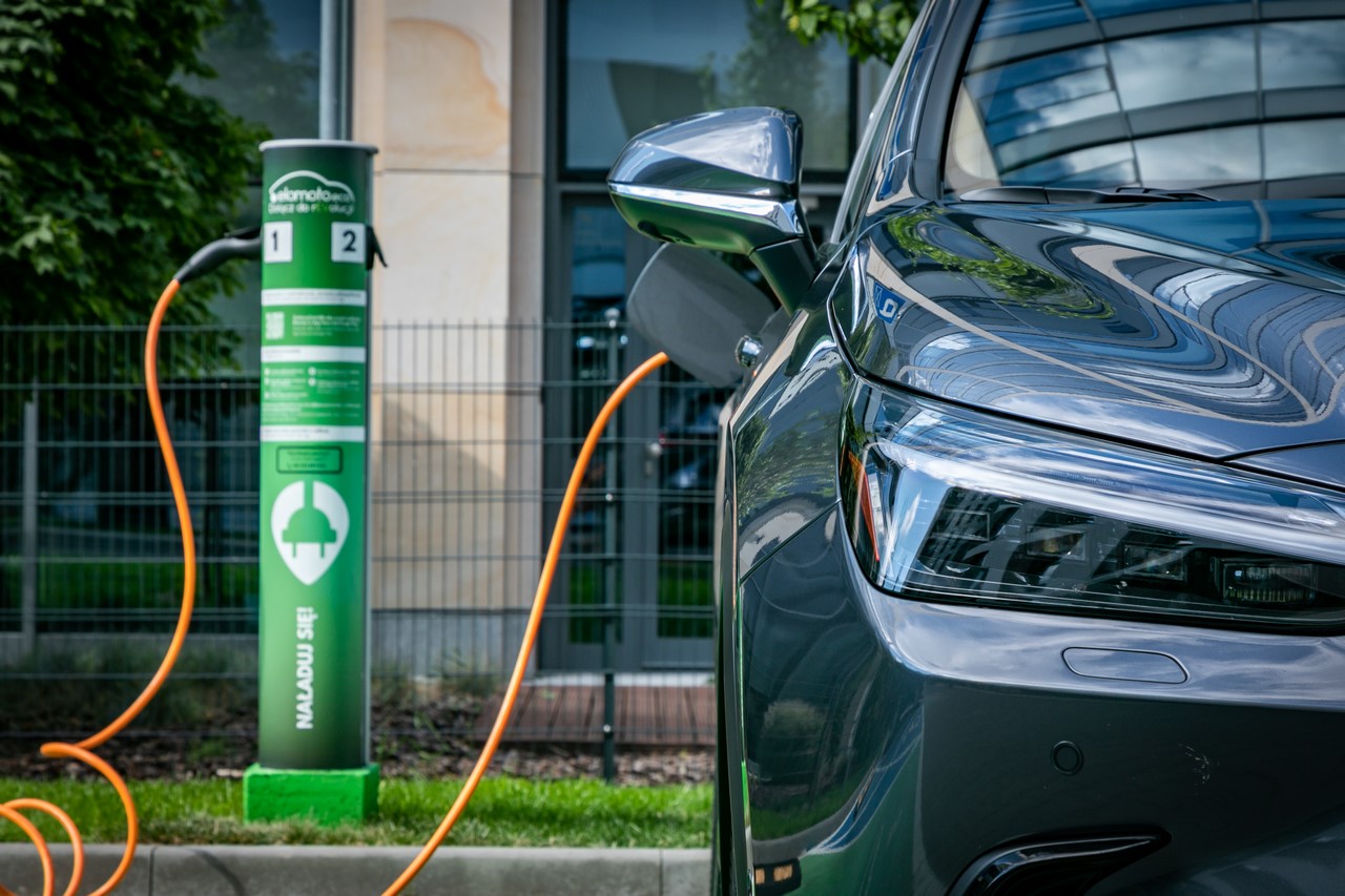 W 2025 ROKU PODWOJONO LICZBĘ PUNKTÓW ŁADOWANIA W LEXUS CHARGING NETWORK W POLSCE