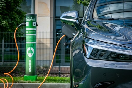 W 2025 ROKU PODWOJONO LICZBĘ PUNKTÓW ŁADOWANIA W LEXUS CHARGING NETWORK W POLSCE