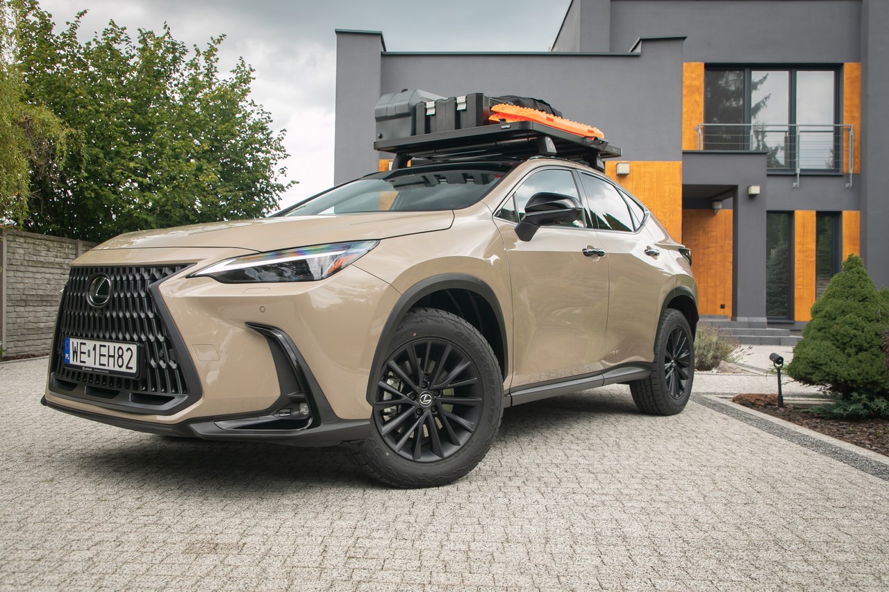 LEXUS SPRZEDAŁ W POLSCE JUŻ PONAD 30 TYS. EGZEMPLARZY SUV-A NX. 83% AUT TO HYBRYDY
