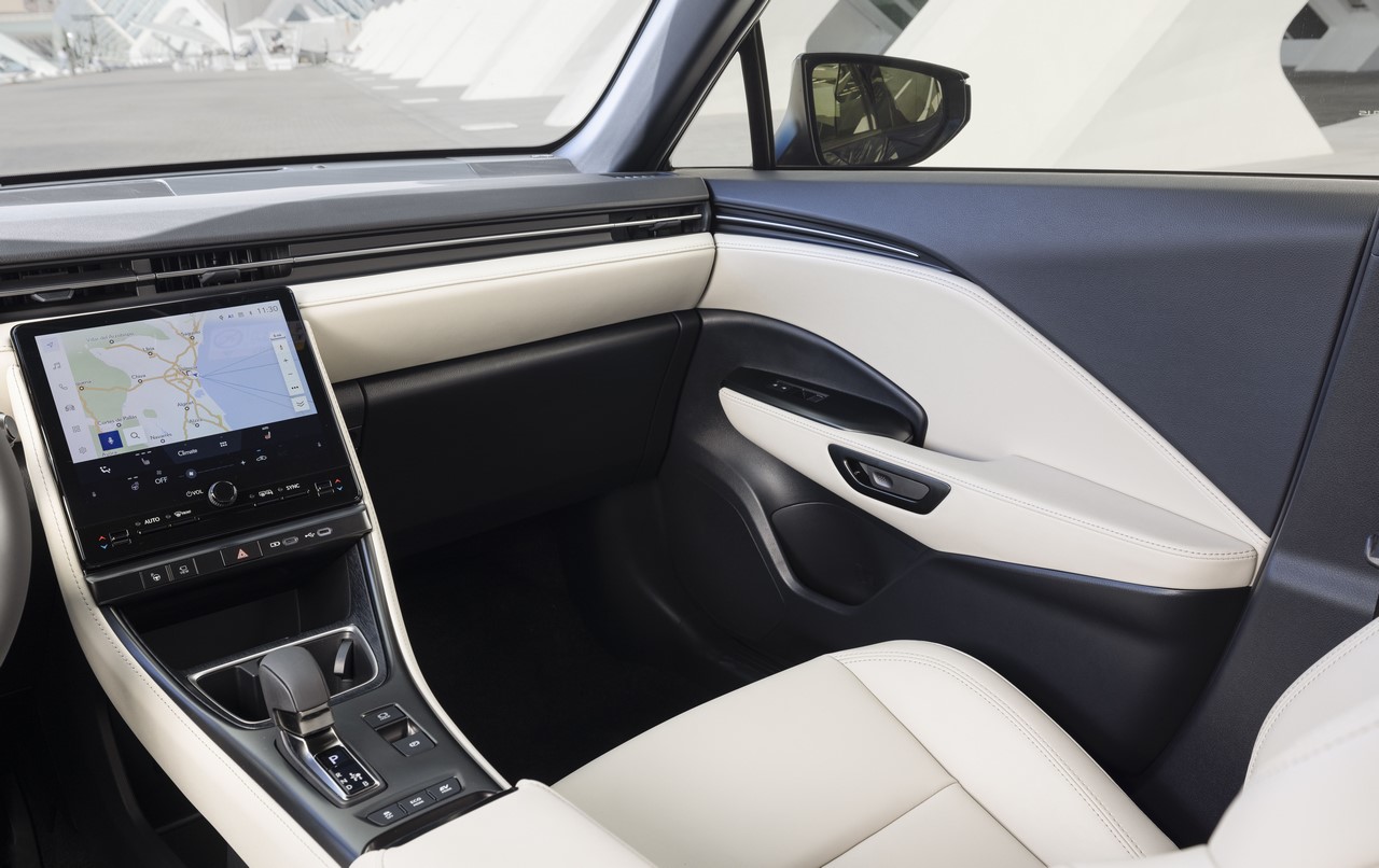 WNĘTRZE LEXUSA LBX NAGRODZONE. NAJWYŻSZA JAKOŚĆ WYKONANIA, ERGONOMIA I NOWOCZESNE TECHNOLOGIE