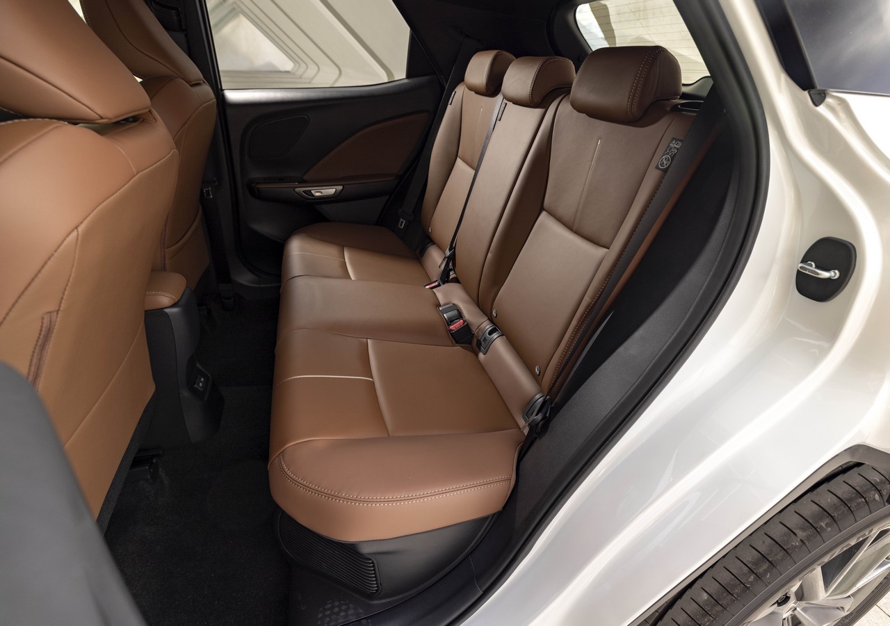 WNĘTRZE LEXUSA LBX NAGRODZONE. NAJWYŻSZA JAKOŚĆ WYKONANIA, ERGONOMIA I NOWOCZESNE TECHNOLOGIE