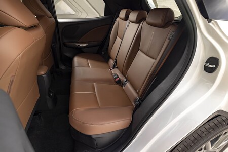 WNĘTRZE LEXUSA LBX NAGRODZONE. NAJWYŻSZA JAKOŚĆ WYKONANIA, ERGONOMIA I NOWOCZESNE TECHNOLOGIE