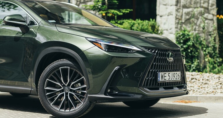 LEXUS MA PONAD 14% UDZIAŁU W RYNKU PREMIUM. DWA MODELE W TOP10