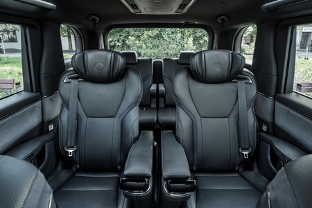 LEXUS LM WYBRANY NAJLEPSZYM MODELEM W SEGMENCIE PRZEZ BRANŻOWYCH EKSPERTÓW