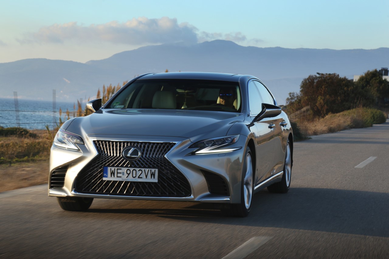INNOWACYJNE TECHNOLOGIE LEXUSA. NOWY RZ KOLEJNYM MODELEM Z PRZEŁOMOWYMI ROZWIĄZANIAMI