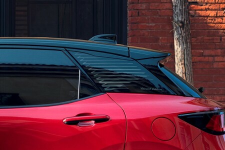 LIMITOWANY LEXUS LBX VIBRANT EDITION. UNIKALNE DODATKI, PALETA SPECJALNYCH LAKIERÓW I TAPICERKA Z LIMUZYNY LS