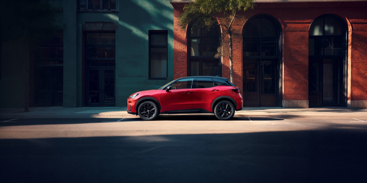 LIMITOWANY LEXUS LBX VIBRANT EDITION. UNIKALNE DODATKI, PALETA SPECJALNYCH LAKIERÓW I TAPICERKA Z LIMUZYNY LS