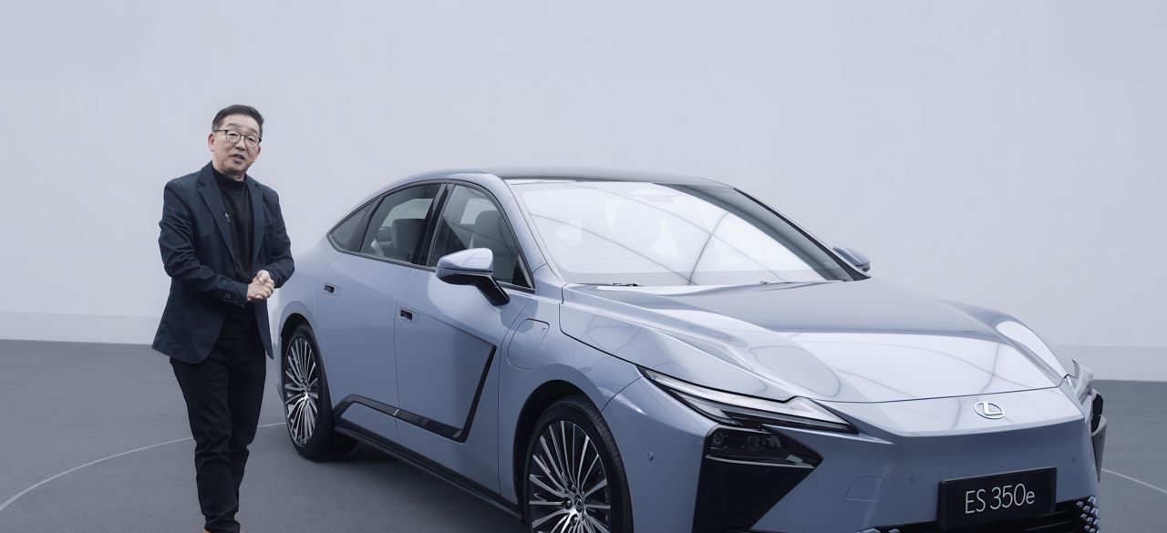 NOWY LEXUS ES. JAK ZAPROJEKTOWANO ELEGANCKIEGO SEDANA NOWEJ ERY