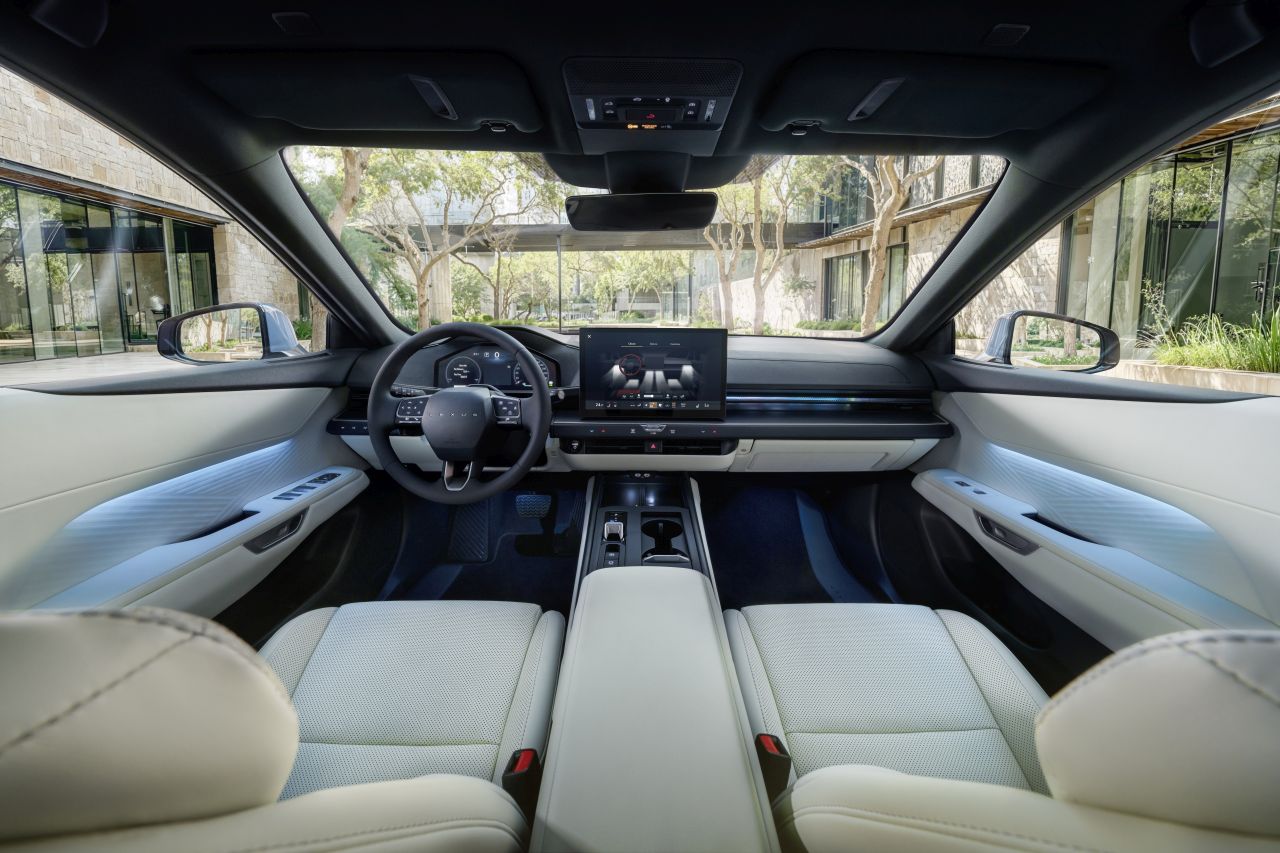 NOWY LEXUS ES. JAK ZAPROJEKTOWANO ELEGANCKIEGO SEDANA NOWEJ ERY