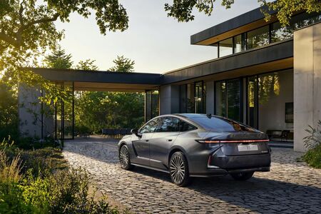 NOWY LEXUS ES. JAK ZAPROJEKTOWANO ELEGANCKIEGO SEDANA NOWEJ ERY