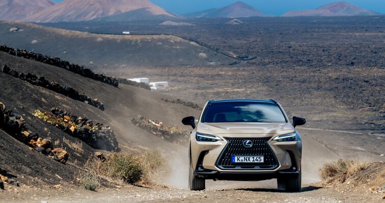 NAPĘD 4X4 DOSTĘPNY W CAŁEJ GAMIE CROSSOVERÓW I SUV-ÓW LEXUSA