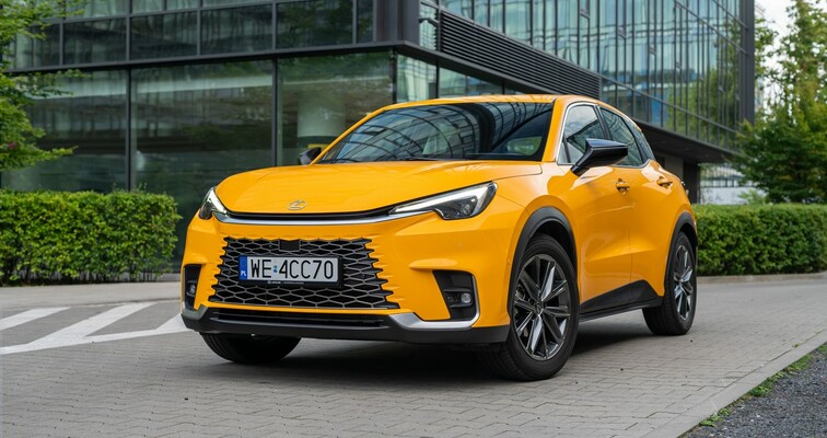 BOGATE WYPOSAŻENIE TO STANDARD W LEXUSIE. LBX, UX i NX W PODSTAWOWYCH WERSJACH Z PEŁNĄ LISTĄ UDOGODNIEŃ