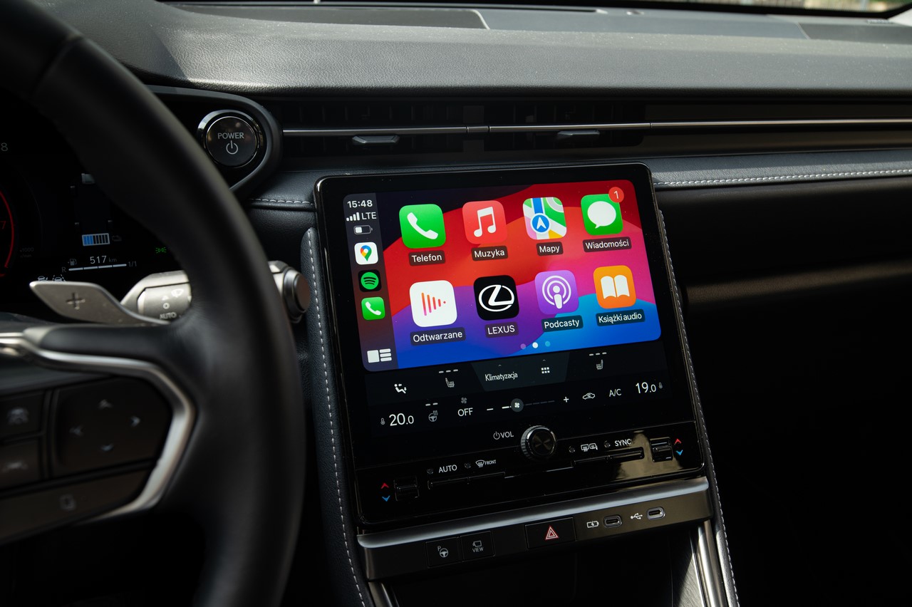 BOGATE WYPOSAŻENIE TO STANDARD W LEXUSIE. LBX, UX i NX W PODSTAWOWYCH WERSJACH Z PEŁNĄ LISTĄ UDOGODNIEŃ