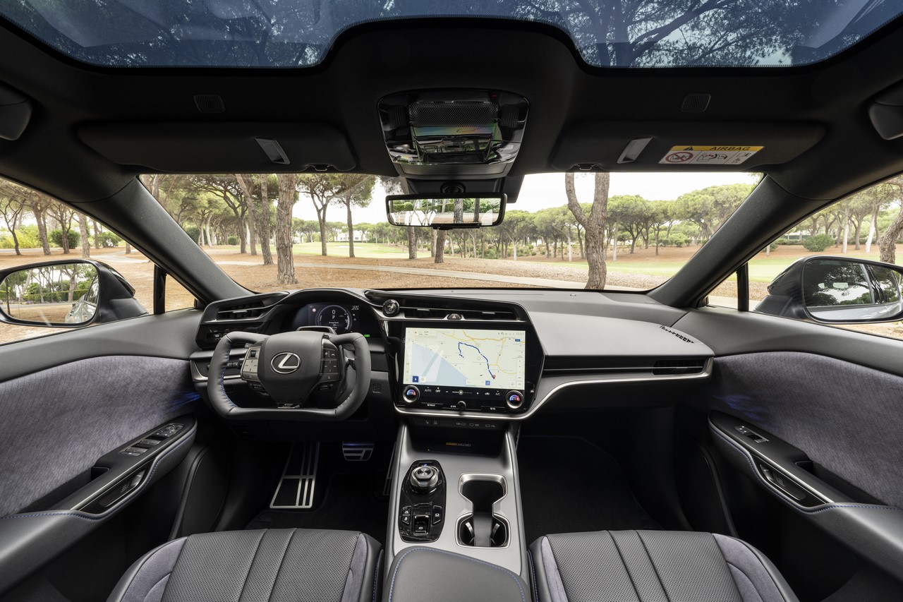 ROZPOCZĘŁY SIĘ JAZDY TESTOWE ELEKTRYCZNYM LEXUSEM RZ Z WOLANTEM ORAZ INNOWACYJNYM UKŁADEM KIEROWNICZYM