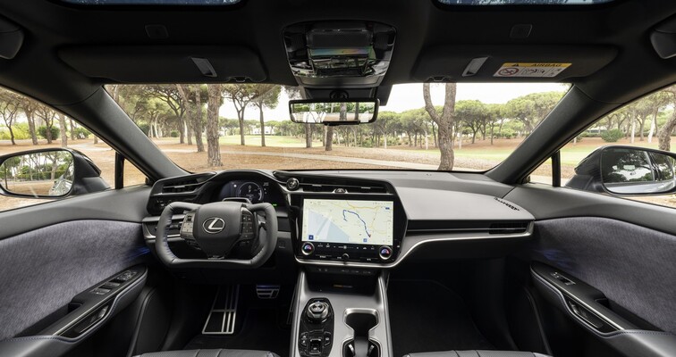 ROZPOCZĘŁY SIĘ JAZDY TESTOWE ELEKTRYCZNYM LEXUSEM RZ Z WOLANTEM ORAZ INNOWACYJNYM UKŁADEM KIEROWNICZYM