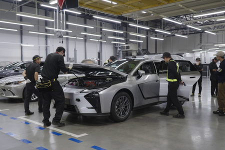 W JAPONII RUSZYŁA PRODUKCJA NOWEGO LEXUSA ES