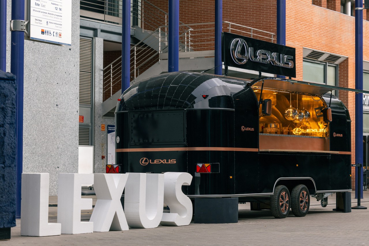 LEXUS LBX JAKO DZIEŁO SZTUKI. ZWYCIĘSKI PROJEKT LEXUS ART CAR 2025 ZAPREZENTOWANY NA ARCOMADRID