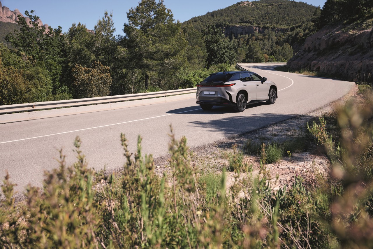 INTERACTIVE MANUAL DRIVE W LEXUSIE RZ TO WIĘCEJ EMOCJI I WIĘKSZA PRZYJEMNOŚĆ Z PROWADZENIA