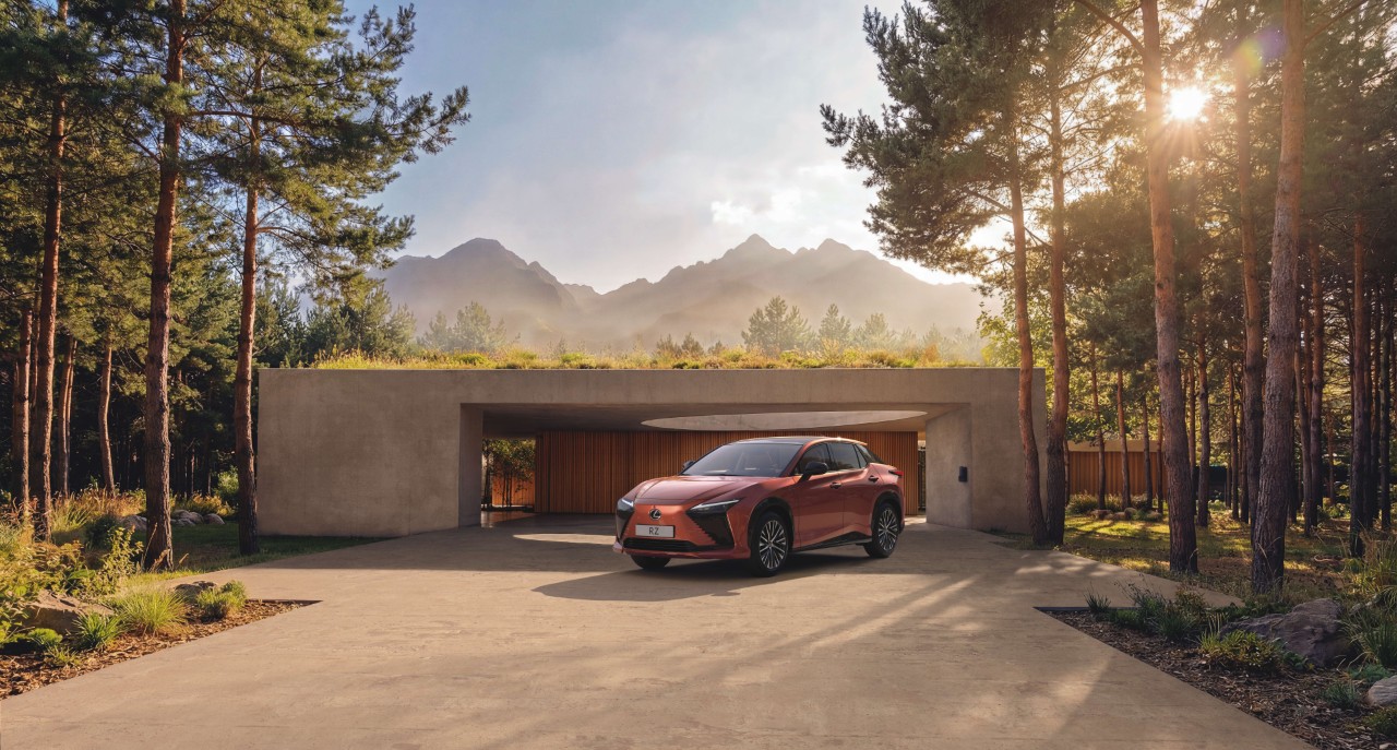KAMPANIA REKLAMOWA NOWEGO LEXUSA RZ PREZENTUJE WYJĄTKOWE DETALE ELEKTRYCZNEGO SUV-A