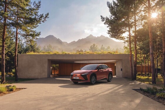 KAMPANIA REKLAMOWA NOWEGO LEXUSA RZ PREZENTUJE WYJĄTKOWE DETALE ELEKTRYCZNEGO SUV-A