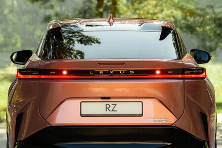 KAMPANIA REKLAMOWA NOWEGO LEXUSA RZ PREZENTUJE WYJĄTKOWE DETALE ELEKTRYCZNEGO SUV-A