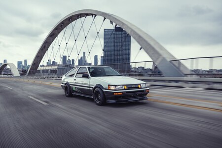 TECHNOLOGIA LEXUS ELECTRIFIED NAPĘDZA KULTOWY MODEL Z LAT 80.