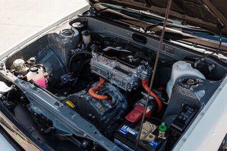 TECHNOLOGIA LEXUS ELECTRIFIED NAPĘDZA KULTOWY MODEL Z LAT 80.