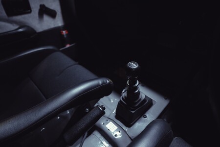 TECHNOLOGIA LEXUS ELECTRIFIED NAPĘDZA KULTOWY MODEL Z LAT 80.