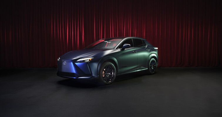 LEXUS RZ BLUE IN GREEN EDITION. WYJĄTKOWY SAMOCHÓD STWORZONY W HOŁDZIE IKONIE JAZZU