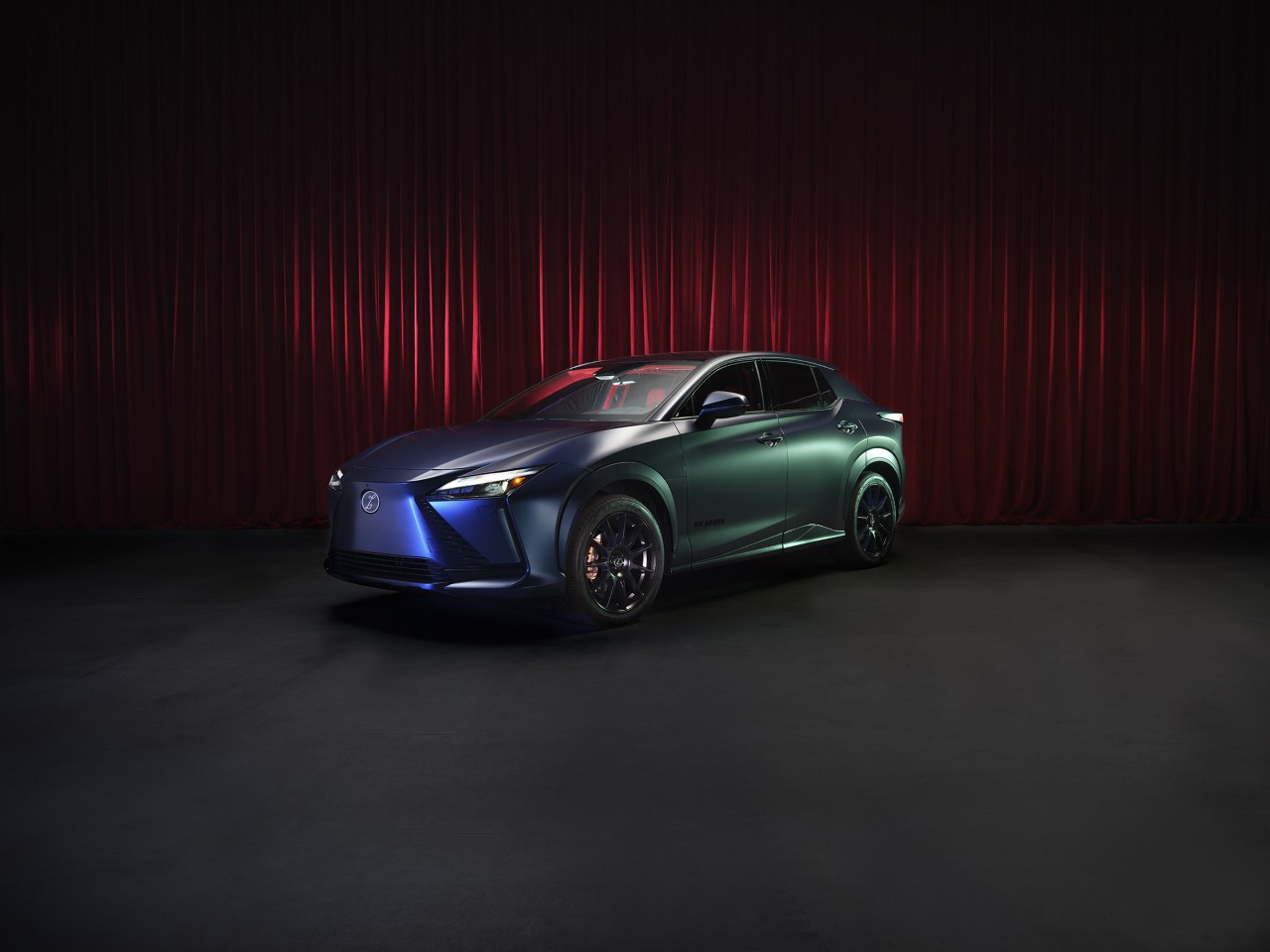 LEXUS RZ BLUE IN GREEN EDITION. WYJĄTKOWY SAMOCHÓD STWORZONY W HOŁDZIE IKONIE JAZZU