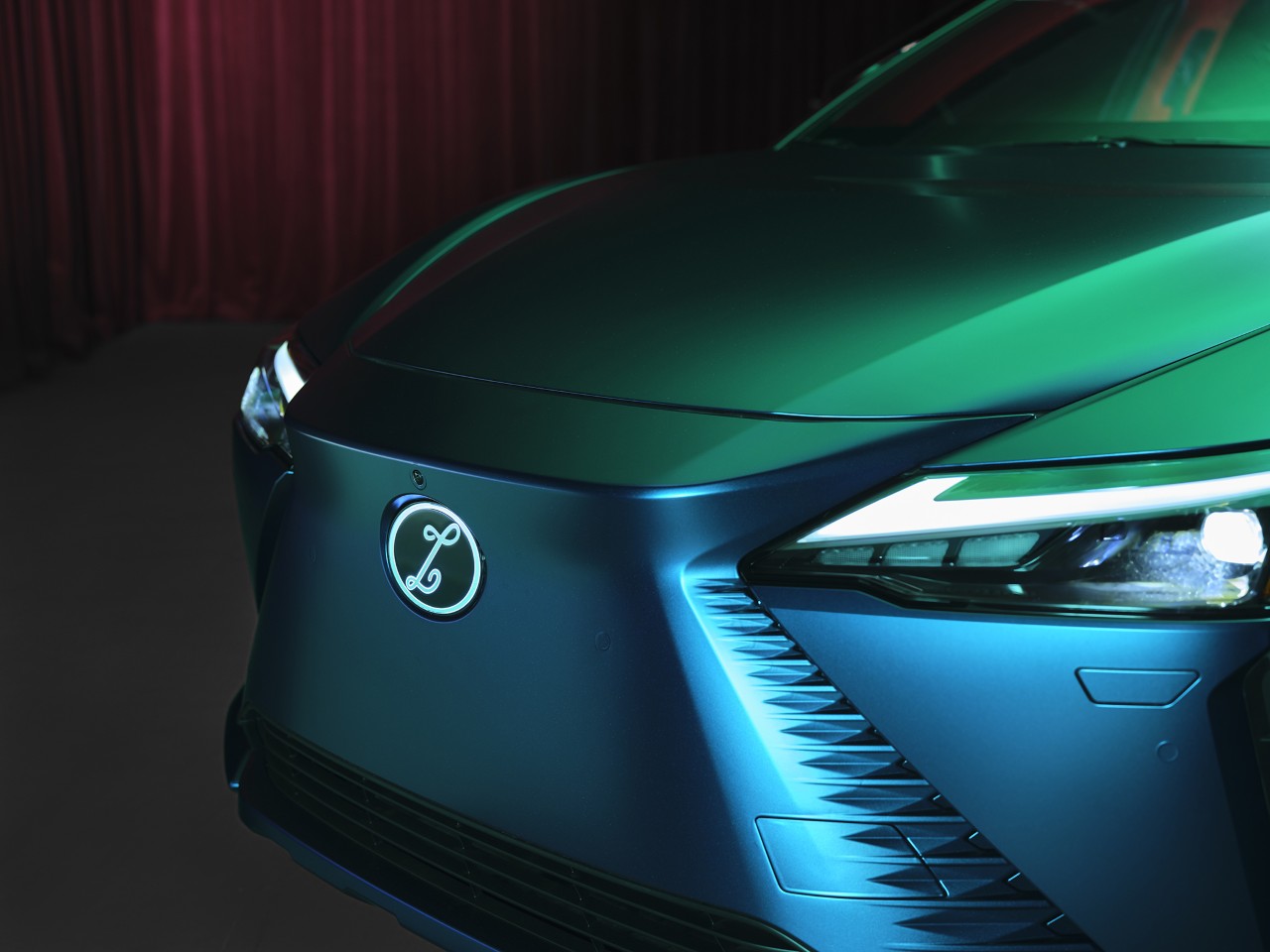 LEXUS RZ BLUE IN GREEN EDITION. WYJĄTKOWY SAMOCHÓD STWORZONY W HOŁDZIE IKONIE JAZZU