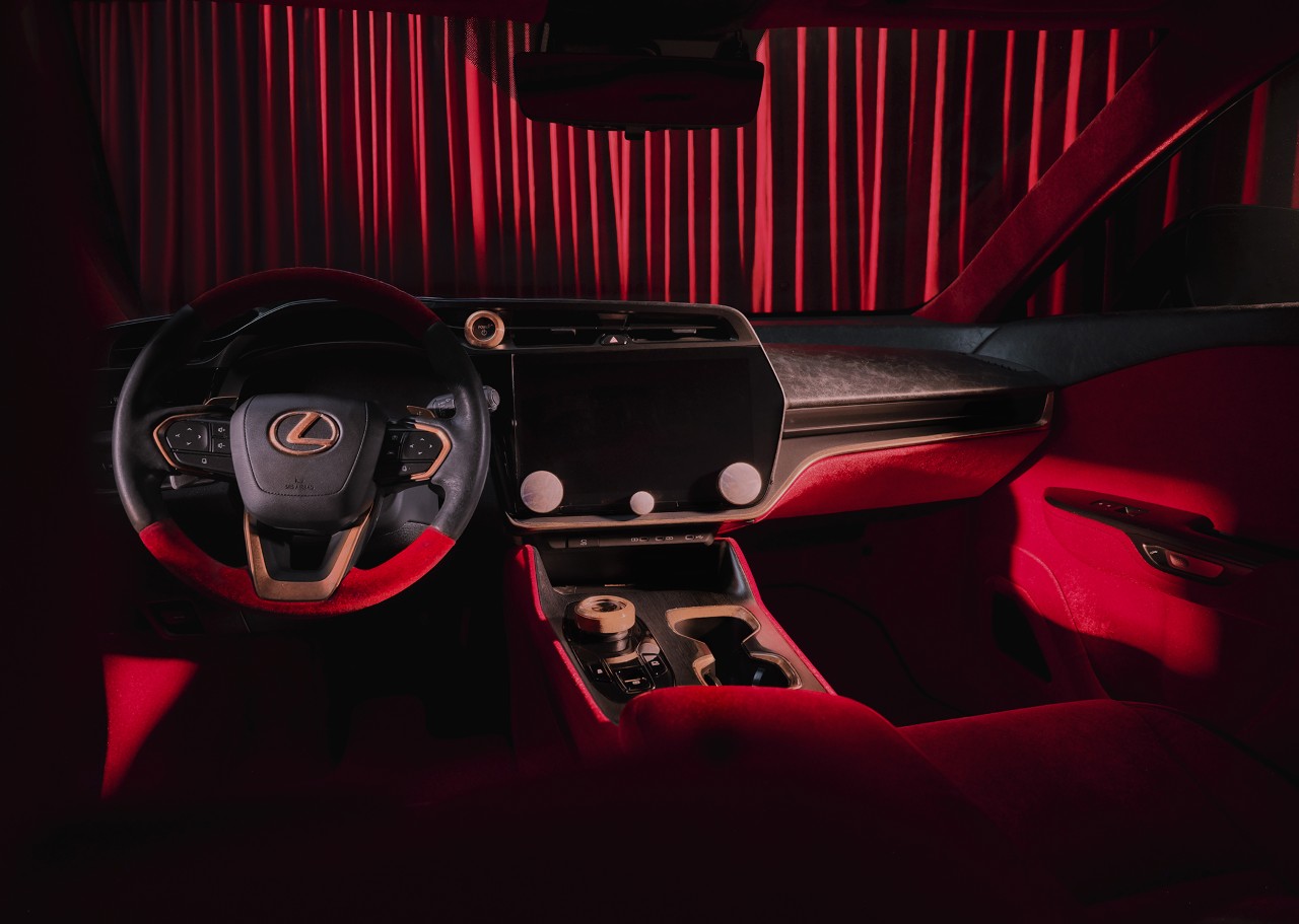 LEXUS RZ BLUE IN GREEN EDITION. WYJĄTKOWY SAMOCHÓD STWORZONY W HOŁDZIE IKONIE JAZZU