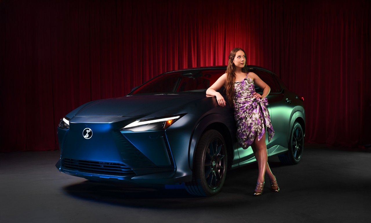 LEXUS RZ BLUE IN GREEN EDITION. WYJĄTKOWY SAMOCHÓD STWORZONY W HOŁDZIE IKONIE JAZZU