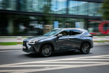 LEXUS NX JESZCZE BARDZIEJ DOSTĘPNY. KORZYSTNY NAJEM KINTO ONE, BOGATE WYPOSAŻENIE, WYDAJNY NAPĘD I NIEZAWODNOŚĆ NA LATA